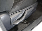◆シートハイトアジャスター◆運転席を上下に高さ調節ができます!運転ポジションを体格に合わせてシート調整できます。