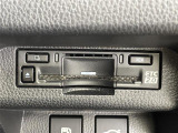 【ETC2.0(DSRC/ITSスポット)】ETCカードを挿入すれば料金所はノンストップで通過できます。ETC限定の割引や、高速道路の情報提供サービスを利用できます。