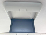 【フリップダウンモニター】大画面モニターで後席でもエンタメをお楽しみいただけます。小さなお子様にも大人気の装備です♪