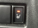 【シートヒーター】寒い日に重宝するシートヒーター!エアコンより早く温まってくれるので寒がりの人も安心ですね♪エアコンの温風は乾燥するから苦手、という方にもをおすすめです。