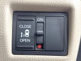 【パワースライドドア】スマートキーや運転席のスイッチでスライドドアの開閉が可能♪電動だから力を入れてドアを開ける必要が無く、小さいお子様でも、重い荷物を持っている時もラクに開け閉めできます♪