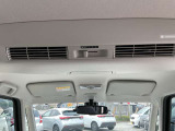 シーリングファンが付いているので車内空気を循環させエアコンの効きをサポートします
