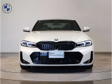 【キドニーグリル】BMWは約90年もの間、ほぼ全ての車両にひと目でBMWだと分かるこの特徴的なフロントグリルが備えられ、デザイン・アイコンとして親しまれてきました。