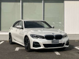 BMW Card (Visa)とBMW Diners Cardの2種類をご用意しております。充実のポイントプログラムや多様なサービスの他にカード契約期間中はBMWエマージェンシー・サービスが24時間365日ご利用いただけます。