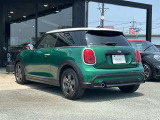 コンパクトな車体にパワフルなエンジン、ゴーカートのようなドライブフィールは乗ってみるとなお、他の車とは一線を画す魅力を持っています。