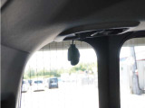 この車にはリアにもドライブレコーダーを装備しております◆映像・音声などを記録する自動車用の装置です。 もしもの事故の際の記録はもちろん、旅行の際の思い出としてドライブの映像を楽しむことができます。