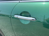 ミニに乗る度に目に入るドアハンドル。