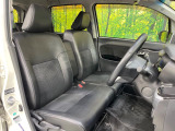 運転席シート廻りは使用感も少なく、良好な状態となっています。前オーナー様が丁寧に使っていたことがよくわかりますね。