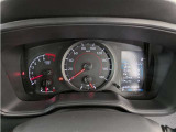 マルチインフォメーションディスプレイ付きのメーターです。エコ運転へ導く多彩な情報を表示してくれます。