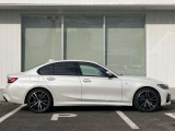 オリジナル・サービスもついたBMW自動車保険も取り扱っております。BMW自動車保険にご加入いただくと、万一のトラブルを24時間365日サポートするエマージェンシー・サービスの〈プレミアム〉をご利用いただけます。