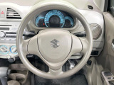 インテリアに合わせたデザインのステアリングは、運転される方のことも考え、運転しやすい形状、大きさです。是非一度、実際に触ってお確かめください。