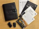 ■禁煙車 ■新車時保証書 ■取扱説明書 ■ナビ、オーディオ取説 ■ドラレコ取説 ■スペアキー ■ディーラー点検記録簿(R04~06)