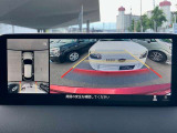 360°ビューモニターでは、両サイドとフロント、バックカメラの合成で、あたかも上空から見下ろした様に周囲を確認して頂けます。駐車場だけでなく、T字路等でも活躍のアイテムです!