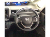ドライバーの方の動きを考えて設計されたインパネです。使いやすさと同時にスタイルも追求されています。