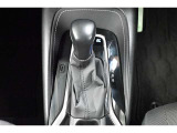 ハイブリッドカーですが運転操作は普通の車と変わりませんのでご安心ください。操作方法はスタッフが説明いたしますのでお気軽にご質問ください