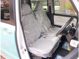 お車選びをお楽しみ頂けるよう、在庫車の展示スペースを十分に確保しております。