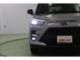キリっと釣り目のヘッドライトは環境に優しく経済的なLED。周囲の明るさを感知して点灯・消灯するオートライト搭載。オートハイビーム機能も搭載していますので面倒なヘッドライトの切替えは不要です。