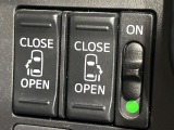【両側パワースライドドア】スマートキーや運転席のスイッチで後席両側スライドドアの開閉が可能♪電動だから力を入れてドアを開ける必要が無く、小さなお子様でも簡単に開け閉めでき快適です♪