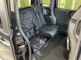 後席をはね上げれば、「もうひとつの荷室」が生まれます。