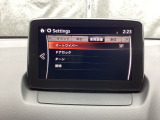レバーをAUTOの位置にしているとき、レインセンサーが雨を感知すると、雨量に応じてワイパーが自動で作動してくれるオートワイパーを装備!設定変更で非作動にすると、間欠作動に固定されます。