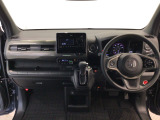 【前方視界】開放的な前方視界!運転がしやすく疲れにくいです♪窓が大きく、見通しがとっても良いおクルマですよ♪