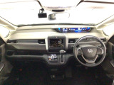 【前方視界】開放的な前方視界!運転がしやすく疲れにくいです♪窓が大きく、見通しがとっても良いおクルマですよ♪