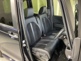 乗降がしやすい運転席。高さが調節できて小柄な方でもベストポジションをとることができます。