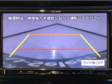 【バックカメラ】運転が苦手な方も車庫入れラクラクです!ギアをリバースに入れれば自動的に切り換わりますので、面倒な操作は不要です♪狭い駐車場もお車を傷つけず安心ですね!