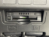 【ETC】有料道路を利用する際に料金所で停止することなく通過できる、ETC車載器(ノンストップ自動料金収受システム機器)が装備されています。セットアップを行うことで利用可能になります。