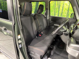 運転席シート廻りは使用感も少なく、良好な状態となっています。丁寧に使われていたことがよくわかりますね。