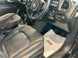 シートは座り心地も良く、運転にストレスがございません。
