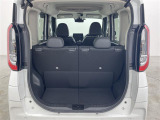 【トランク】積み込みやすくて、たっぷり積める荷室です。シートアレンジできるものは、乗車人数と荷物の量や大きさによってシートを動かすことができるので、より快適なドライブが可能です!
