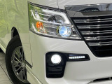 【LEDヘッドライト】悪天候や夜間走行時も良好な視界を確保し安心して運転できる高輝度LEDヘッドライトを装備!点灯速度が早く、消費電力も抑えられています。