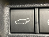 【パワーバックドア】スマートキーや運転席のボタンを押すだけでリアゲートが自動で開閉します!荷物を持っている時や、高い位置にあるバックドアを閉める際に便利な機能です♪