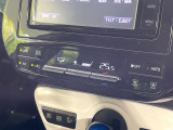 【オートエアコン】一度お好みの温度に設定すれば、車内の温度を検知し風量や温度を自動で調整。暑い…寒い…と何度もスイッチ操作をする必要はありません。快適な車内空間には必須の機能ですね♪