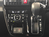 温度を設定すれば、自動で車内の温度管理をしてくれる優れものです♪ATミッションで運転楽々