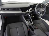 Audiのインテリアはエクステリア同様、優れたデザイン性とクオリティ、そして機能性を兼ね備えております。