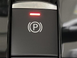 【電動パーキングブレーキ】パーキングブレーキを指先だけで操作可能です!力の弱い人にも安心してブレーキをかけていただけます!