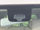 【スズキ セーフティサポート】走行中に前方の車両等を認識し、衝突しそうな時は警報とブレーキで衝突回避と被害軽減をアシスト。より安全にドライブをお楽しみいただけます。