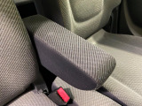 【アームレスト】運転中の身体の負担を軽減してくれるアームレストを装備♪