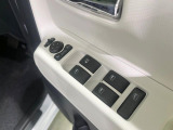 【電動格納ミラー】サイドミラーは電動格納式となっており、狭い駐車場でもキズがつくリスクを抑えられます。