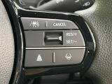 【アダプティブクルーズコントロール】高速道路での長距離走行が楽に!!自動で速度を保つクルーズコントロールが、衝突軽減システムと連携し、前方の車両を感知して車間を保つように速度調節してくれます!!