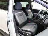 ■Avdanced Confort Seatハーフレザーシート ■運転席パワーシート