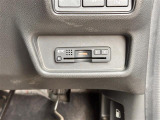 【ETC】有料道路を利用する際に料金所で停止することなく通過できる、ETC車載器(ノンストップ自動料金収受システム機器)が装備されています。セットアップを行うことで利用可能になります。