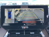 パノラミックビューモニター付きです。車両を上から見たような映像をディスプレイオーディオ画面に表示。運転席からの目視だけでは見にくい、車両周辺の状況をリアルタイムでしっかり確認できます。