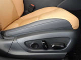 パワーシート搭載。微妙な調整が手軽にでき、ピッタリのポジションで運転することが可能です。