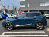 青にも緑にも見える不思議なボディーカラーですよ。