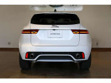 ジャガーのコンパクトプレミアムSUV!エクステリアカラーはオストゥーニパールホワイトです!