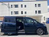 両側パワースライドドア付きだから、狭い駐車スペースなどでの乗り降りラクラク!小さなお子さまのいるご家庭には嬉しい装備。