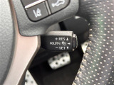 【レーダークルーズコントロール】アクセルを踏まなくても、設定した速度で走行できます!先行車との車間距離を適切に維持する追従走行の機能も有しています。機能には限界があるためご注意ください。